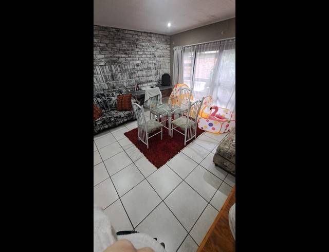 4 BEDROOM HOUSE FOR SALE IN PETERSFIELD